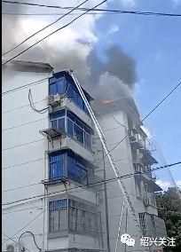 网友爆料小区火灾视频,网友现场视频记录惊险瞬间 第1张 网友爆料小区火灾视频,网友现场视频记录惊险瞬间 第1张